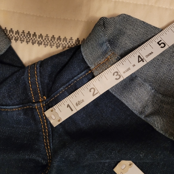 Old Navy Cuffed Dark Wash Denim Shorts Size 8 - Picture 12 of 14